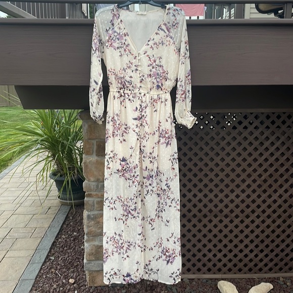 lovestitch Dresses & Skirts - Lovestitch Maxi Floral Dress